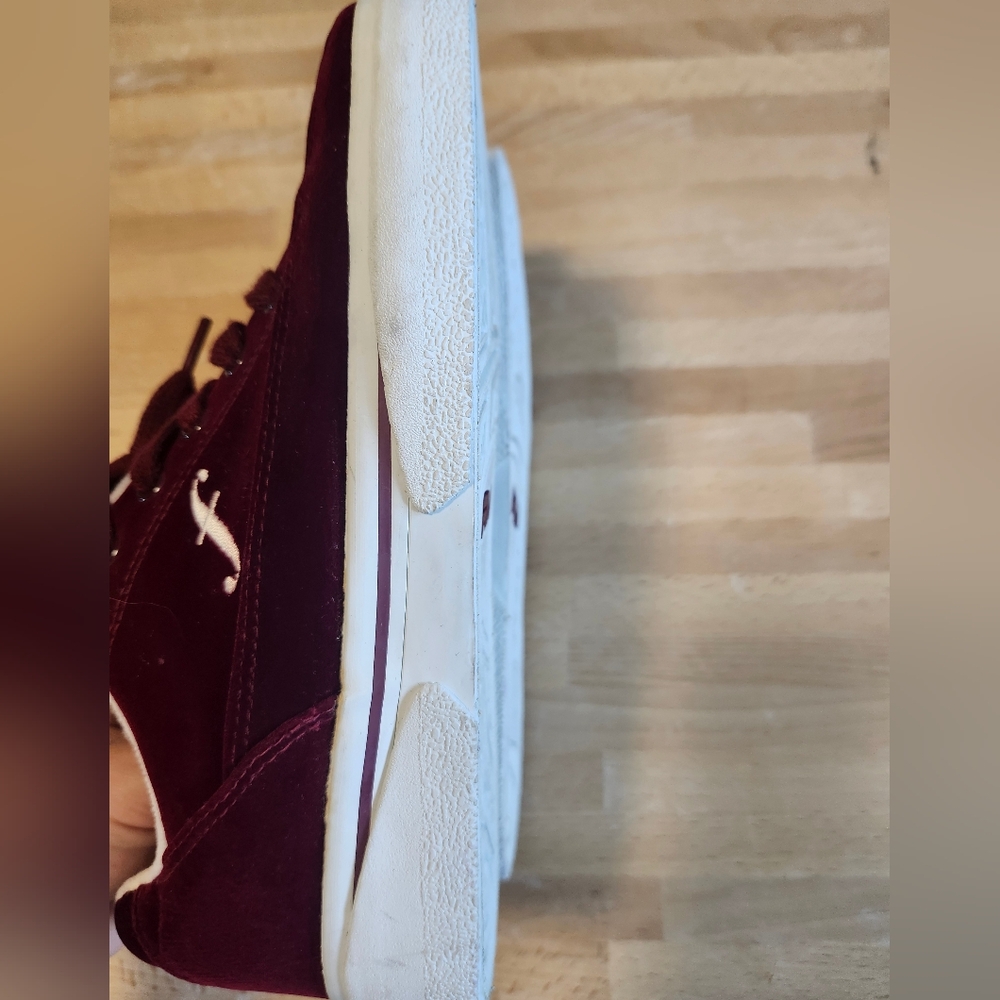 😻 3/$30 Fila Burgundy Velvet Sneakers Size 6.5 - Picture 7 of 8